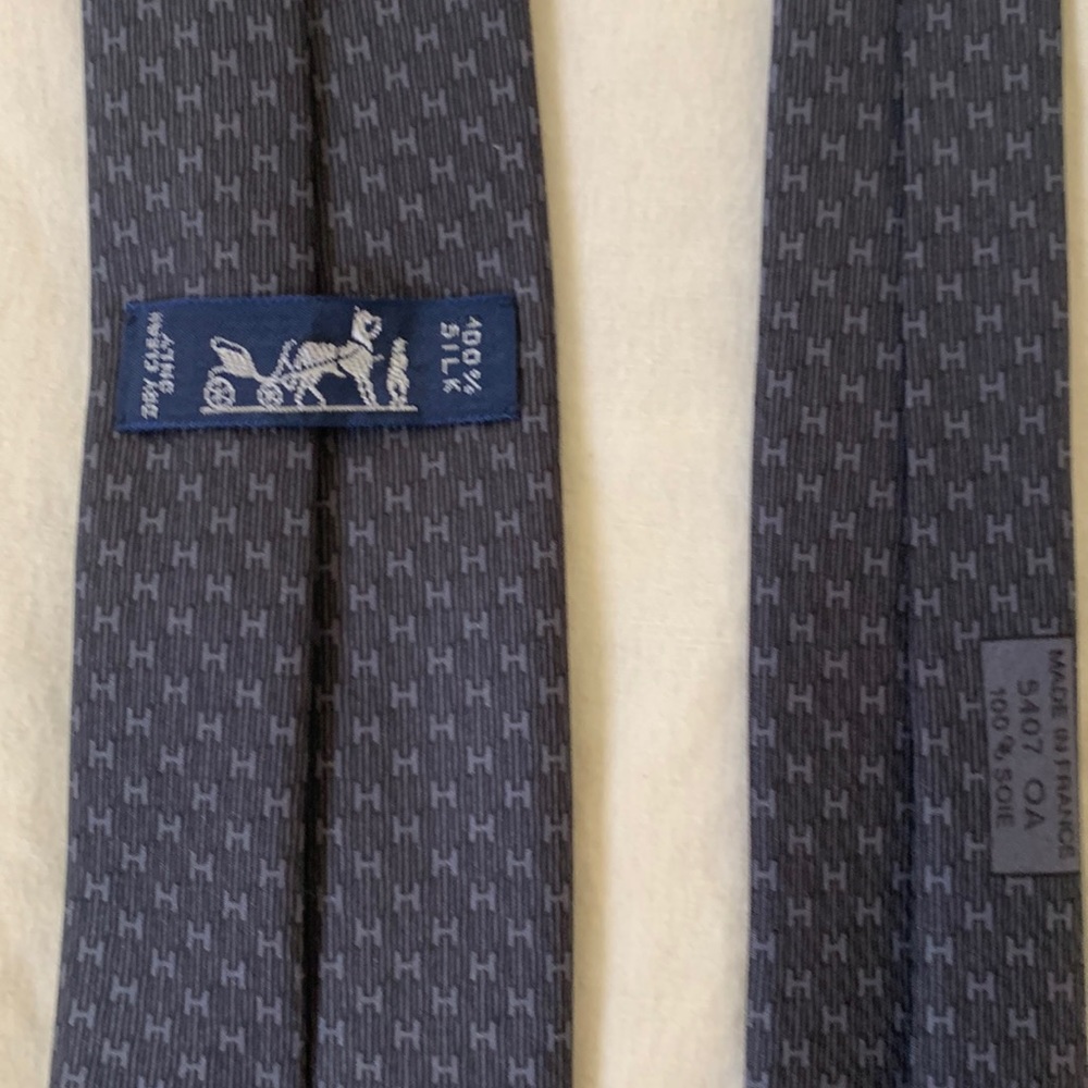 Hermes mens 100% silk tie. Excellent condition.